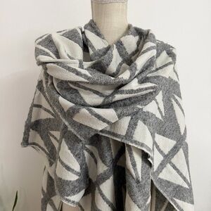 NWT World Market Geometric Fringe Cape Wrap Poncho Gray And White One Size